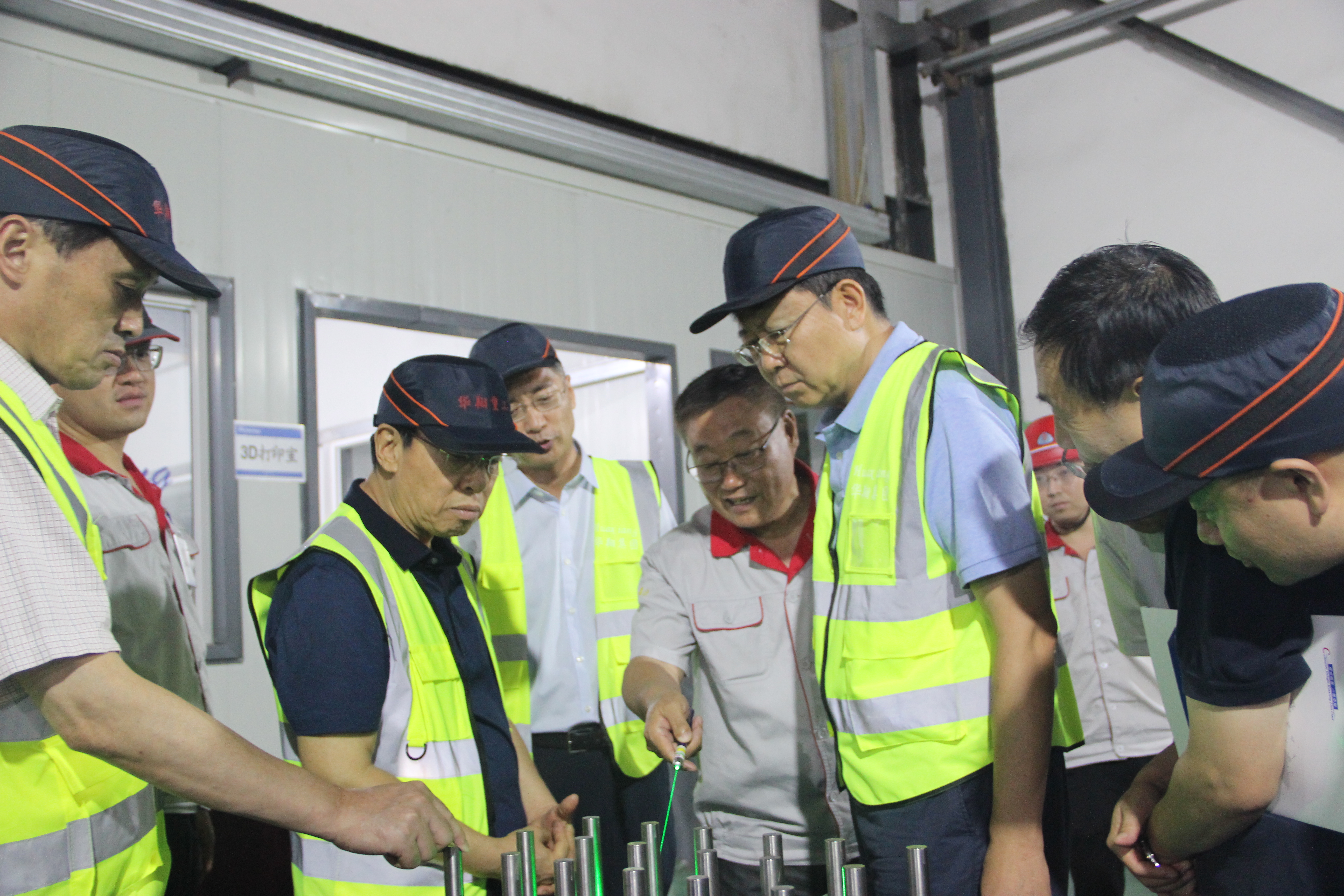 山西省人民政府原副省長(zhǎng)、中國(guó)生產(chǎn)力學(xué)會(huì)會(huì)長(zhǎng)、山西省資源型經(jīng)濟(jì)轉(zhuǎn)型促進(jìn)會(huì)總顧問(wèn)牛仁亮一行蒞臨我司調(diào)研